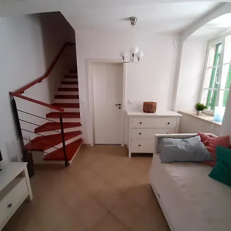 Apartment Luxury Stone House - Quiet Center!