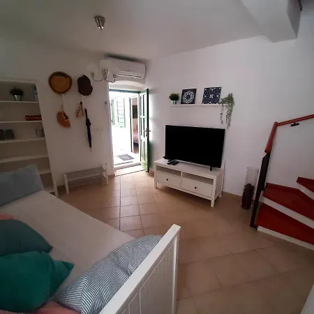 Luxury Stone House - Quiet Center! Apartment