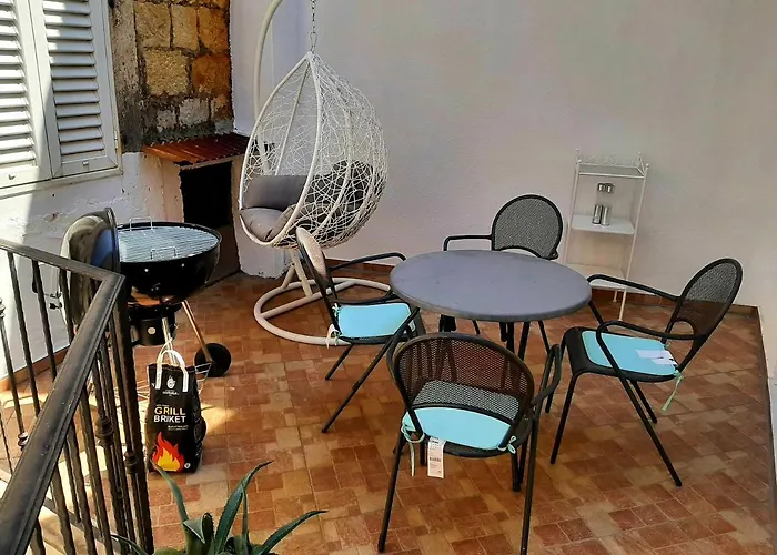 Luxury Stone House - Quiet Center! Appartement Jelsa (Hvar)