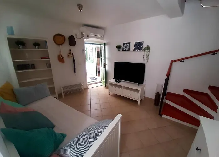 Luxury Stone House - Quiet Center! Appartement