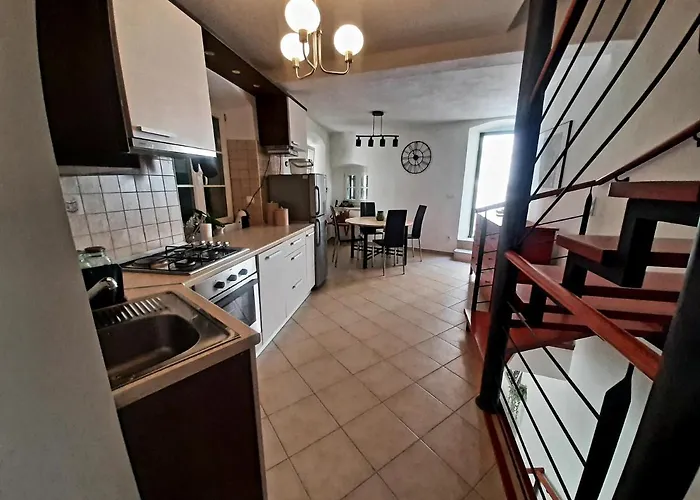 Luxury Stone House - Quiet Center! Appartement
