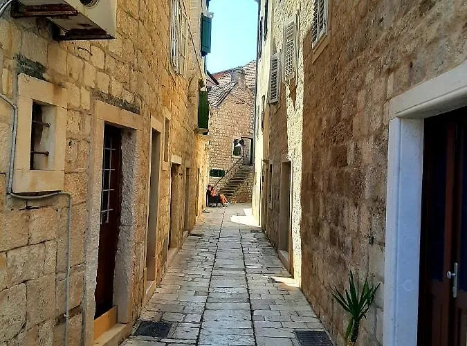 Appartement Luxury Stone House - Quiet Center!